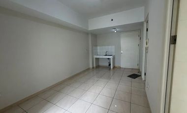 Apartemen The Springlake Summarecon Bekasi, Type 3BR Unfurnish, Siap Huni, Lantai 2 Langsung Akses Pool, Jual Rugi Harga Nego