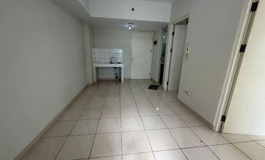 Apartemen The Springlake Summarecon Bekasi, Type 3BR Unfurnish, Siap Huni, Lantai 2 Langsung Akses Pool, Jual Rugi Harga Nego