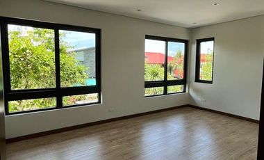 4 Bedroom with pool in Ayala Southvale Primera For Sale