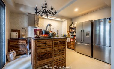 A beautiful cozy  large 3 Bedrooms  + 3 bathrooms for sale & Rent in Sukhumvit soi 24 only 600 meters walk from BTS Phromphong