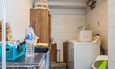 A beautiful cozy  large 3 Bedrooms  + 3 bathrooms for sale & Rent in Sukhumvit soi 24 only 600 meters walk from BTS Phromphong