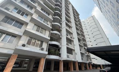 A beautiful cozy  large 3 Bedrooms  + 3 bathrooms for sale & Rent in Sukhumvit soi 24 only 600 meters walk from BTS Phromphong
