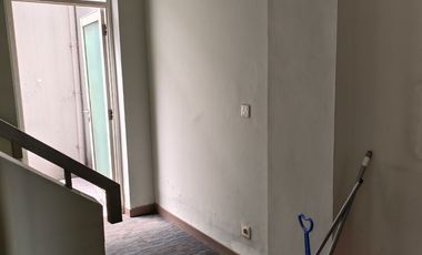 Ruko Alam Sutera di jalan besar Jalur Sutera 3,5 lantai