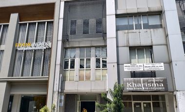 Ruko Alam Sutera di jalan besar Jalur Sutera 3,5 lantai