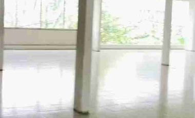 Dijual Atau Disewakan Cepat Ex Showroom Siap Pakai di Pinggir Jl Raya Cimone Tangerang