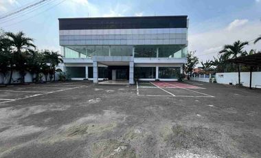 Dijual Atau Disewakan Cepat Ex Showroom Siap Pakai di Pinggir Jl Raya Cimone Tangerang