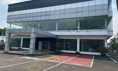 Dijual Atau Disewakan Cepat Ex Showroom Siap Pakai di Pinggir Jl Raya Cimone Tangerang