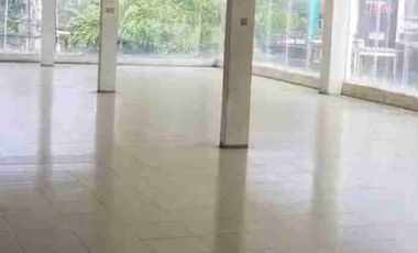 Dijual Atau Disewakan Cepat Ex Showroom Siap Pakai di Pinggir Jl Raya Cimone Tangerang