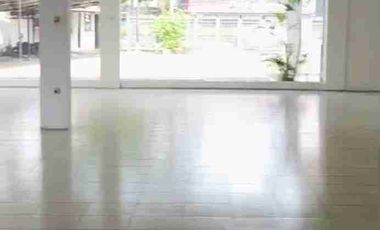 Dijual Atau Disewakan Cepat Ex Showroom Siap Pakai di Pinggir Jl Raya Cimone Tangerang