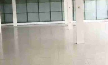 Dijual Atau Disewakan Cepat Ex Showroom Siap Pakai di Pinggir Jl Raya Cimone Tangerang