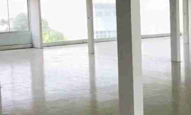 Dijual Atau Disewakan Cepat Ex Showroom Siap Pakai di Pinggir Jl Raya Cimone Tangerang