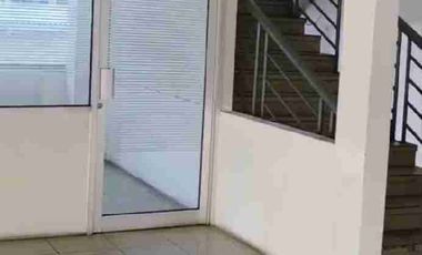 Dijual Atau Disewakan Cepat Ex Showroom Siap Pakai di Pinggir Jl Raya Cimone Tangerang