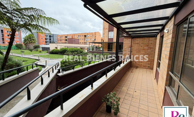 Apartamento de segundo piso en exclusiva unidad cerrada.