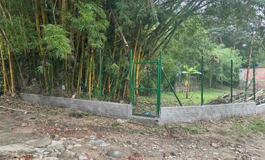 LOTE EN EL CASCO URBANO DE MINCA.-