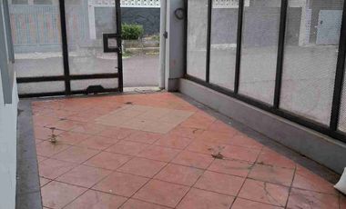 Rumah  hook 2 lantai dengan kamar tidur 4 bisa untuk kantor dan hunian tempat tinggal di komplek Margahayu