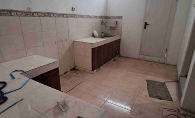 Rumah  hook 2 lantai dengan kamar tidur 4 bisa untuk kantor dan hunian tempat tinggal di komplek Margahayu