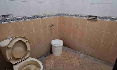 Rumah  hook 2 lantai dengan kamar tidur 4 bisa untuk kantor dan hunian tempat tinggal di komplek Margahayu