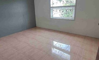 Rumah  hook 2 lantai dengan kamar tidur 4 bisa untuk kantor dan hunian tempat tinggal di komplek Margahayu