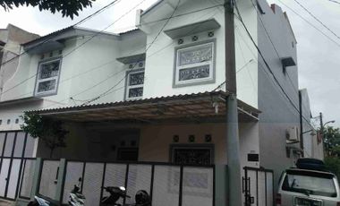 Rumah  hook 2 lantai dengan kamar tidur 4 bisa untuk kantor dan hunian tempat tinggal di komplek Margahayu
