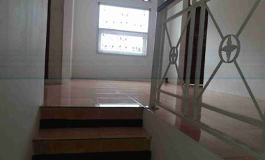 Rumah  hook 2 lantai dengan kamar tidur 4 bisa untuk kantor dan hunian tempat tinggal di komplek Margahayu