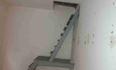 Rumah  hook 2 lantai dengan kamar tidur 4 bisa untuk kantor dan hunian tempat tinggal di komplek Margahayu