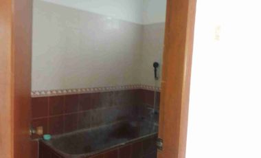 Rumah  hook 2 lantai dengan kamar tidur 4 bisa untuk kantor dan hunian tempat tinggal di komplek Margahayu