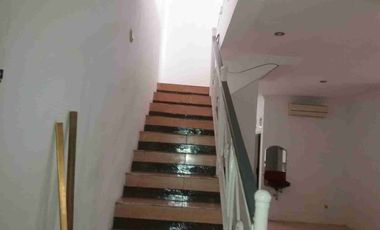 Rumah  hook 2 lantai dengan kamar tidur 4 bisa untuk kantor dan hunian tempat tinggal di komplek Margahayu