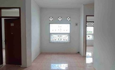 Rumah  hook 2 lantai dengan kamar tidur 4 bisa untuk kantor dan hunian tempat tinggal di komplek Margahayu