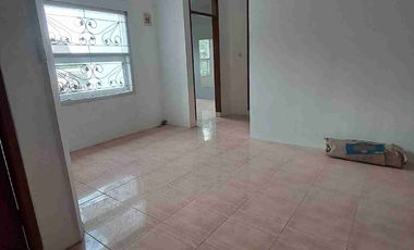 Rumah  hook 2 lantai dengan kamar tidur 4 bisa untuk kantor dan hunian tempat tinggal di komplek Margahayu