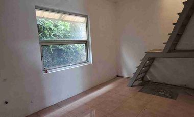 Rumah  hook 2 lantai dengan kamar tidur 4 bisa untuk kantor dan hunian tempat tinggal di komplek Margahayu