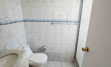 SE VENDE CASA EN CASABLANCA AVENIDA  PRINCIPAL