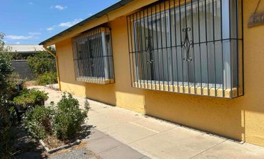SE VENDE CASA EN CASABLANCA AVENIDA  PRINCIPAL