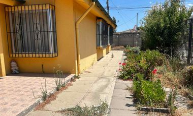 SE VENDE CASA EN CASABLANCA AVENIDA  PRINCIPAL