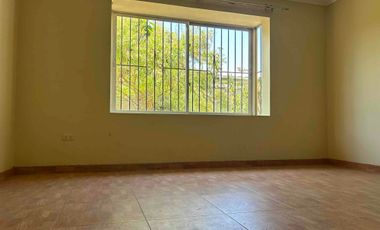 SE VENDE CASA EN CASABLANCA AVENIDA  PRINCIPAL