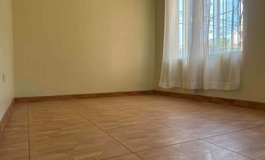 SE VENDE CASA EN CASABLANCA AVENIDA  PRINCIPAL