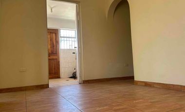 SE VENDE CASA EN CASABLANCA AVENIDA  PRINCIPAL