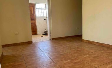 SE VENDE CASA EN CASABLANCA AVENIDA  PRINCIPAL