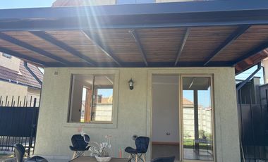 ACOGEDORA  Y LINDA CASA EN HACIENDA LA ESMERALDA III TALCA ORIENTE
