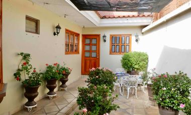 Casa en venta, ubicada atrás de la comercial |  Col. Los Ángeles Uruapan