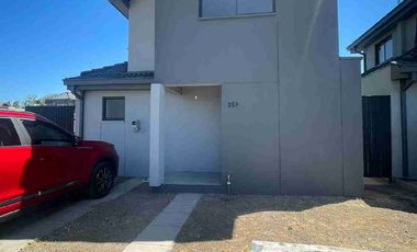 Hermosa casa en Arriendo en  Machali