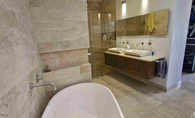 Amplio y discreto departamento en venta en el Country Club