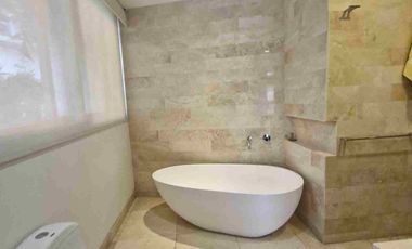 Amplio y discreto departamento en venta en el Country Club