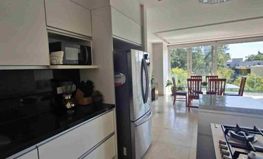 Amplio y discreto departamento en venta en el Country Club