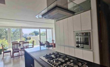 Amplio y discreto departamento en venta en el Country Club