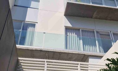 Amplio y discreto departamento en venta en el Country Club