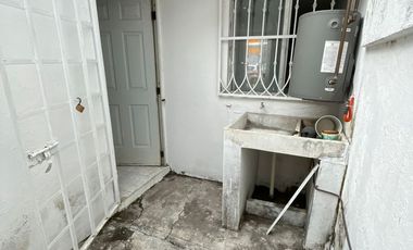 CASA EN VENTA EN LOMAS DE RIO MEDIO