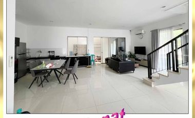 DIJUAL / DISEWAKAN RUMAH Hoek 2 Lantai di Perumahan Golf Island Pantai Indah Kapuk. Jakarta Utara.