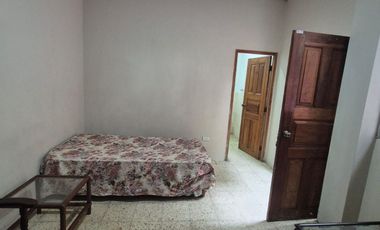 Habitación Semi-Amoblada en Alquiler en la Alborada, Planta Baja, Parqueo, Incluye Servicios, Norte de Guayaquil