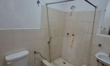 Habitación Semi-Amoblada en Alquiler en la Alborada, Planta Baja, Parqueo, Incluye Servicios, Norte de Guayaquil