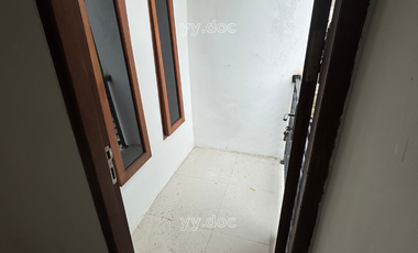 Rumah Kost 2 Lantai Tampilan Modern & Fungsional, Siap Operasional